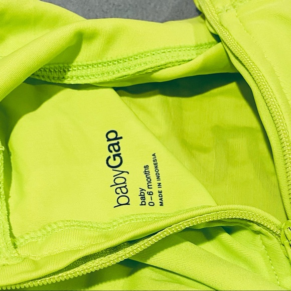 Baby GAP Swim Trunks Rash Guard Bundle Neon SZ 0-6 Months - Picture 5 of 8